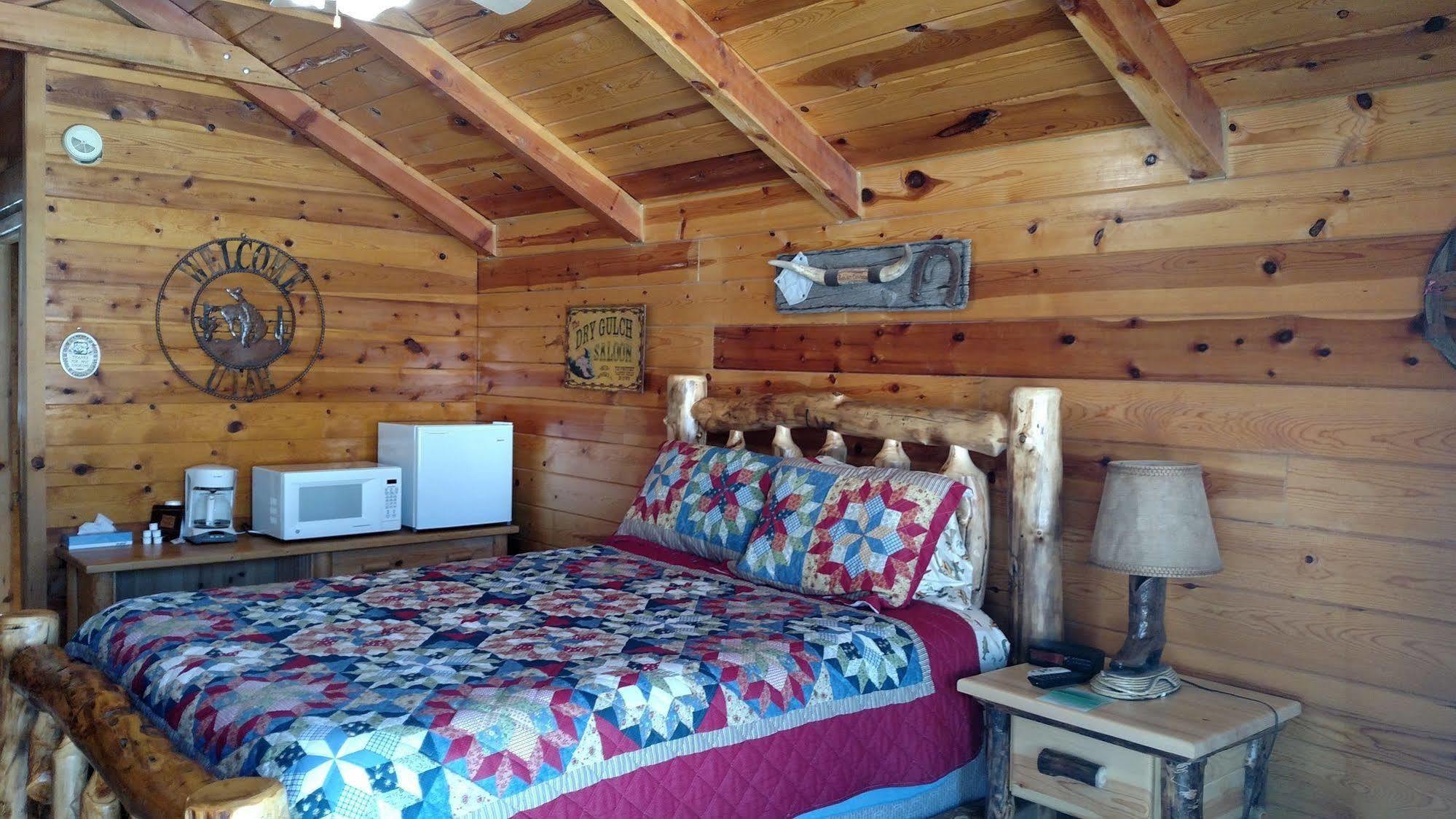 Bryce Valley Lodging Tropic Bagian luar foto