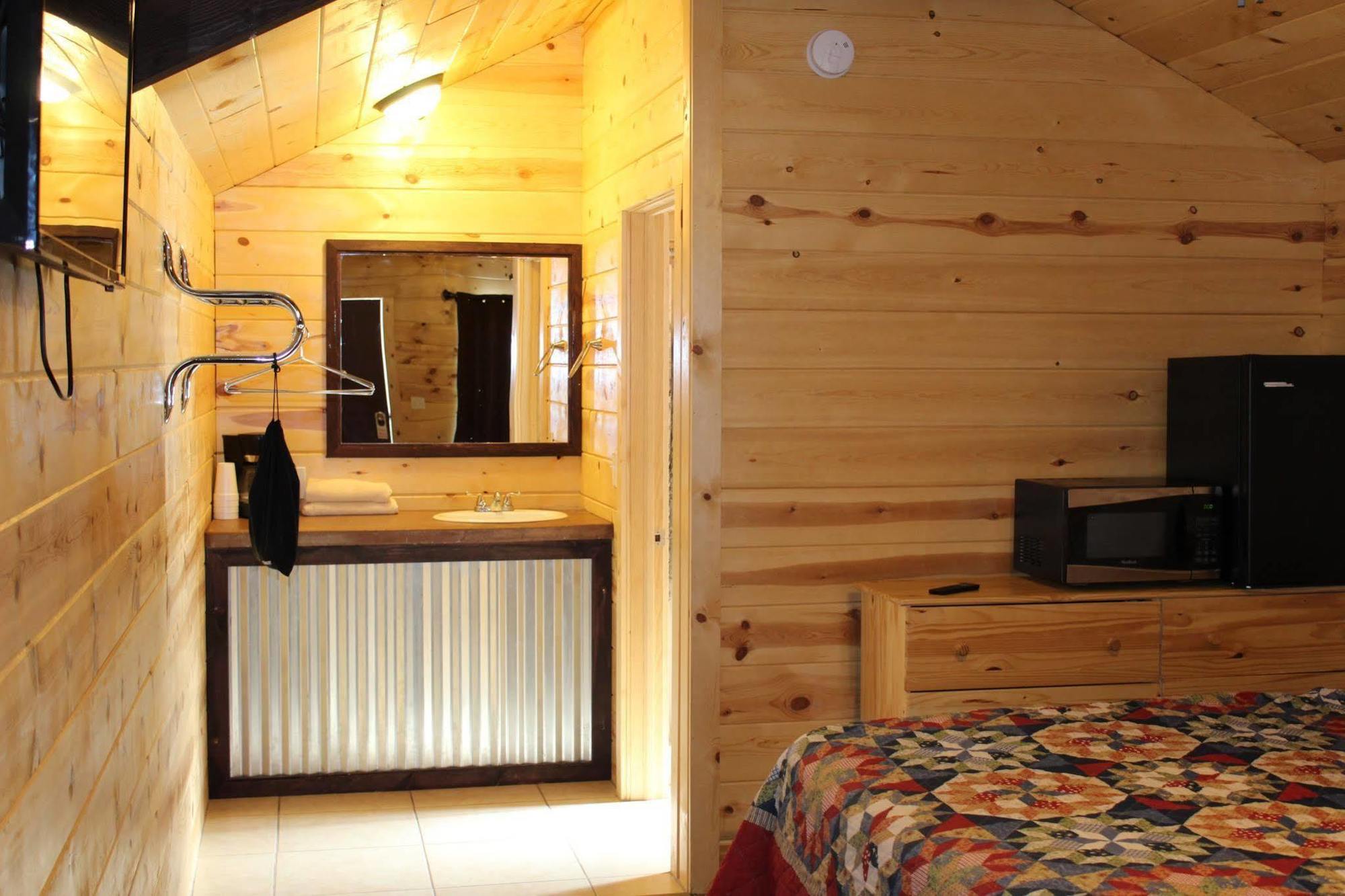 Bryce Valley Lodging Tropic Bagian luar foto
