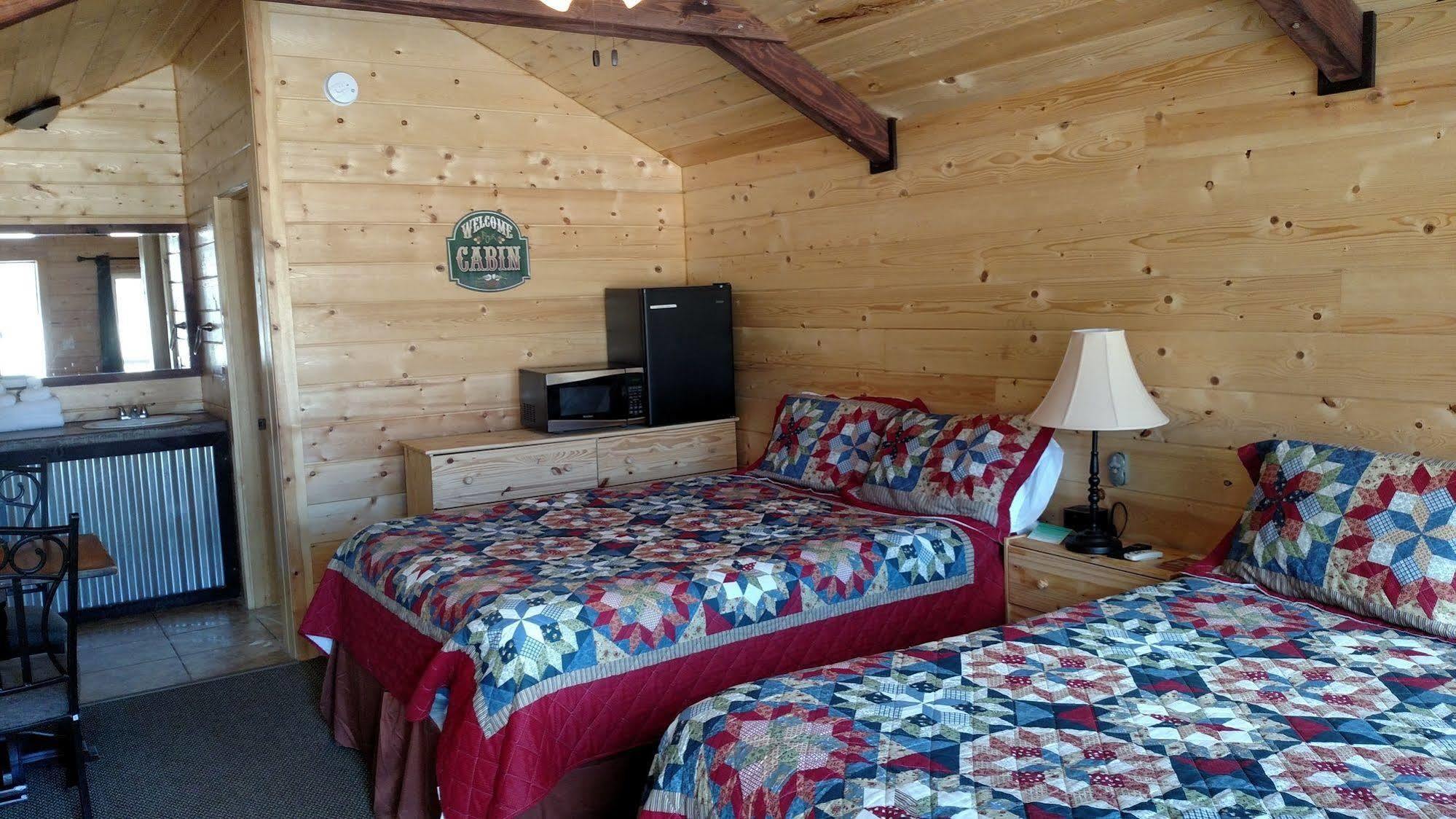 Bryce Valley Lodging Tropic Bagian luar foto